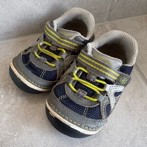 Stride Rite SRT SM Damien Sneaker Toddler Shoes Size 5.5